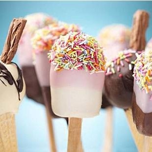 冰淇淋加盟哪個(gè)好？從門(mén)店到冰淇淋車，日賺萬(wàn)元是否可能？